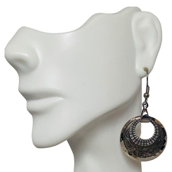 Vintage Women’s Silver Tone Balinese Filigree Hoop Dangle Pierced Earrings - Picture 2 of 7